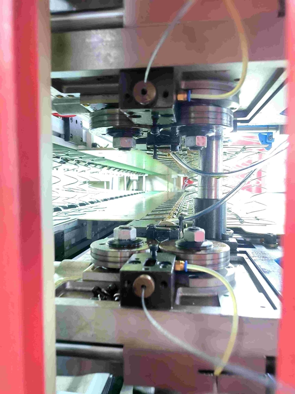 1.9-2.4mm Max 2000mm Mattress spring bed core making machine Dengan kapasitas 90-100 Spring/min